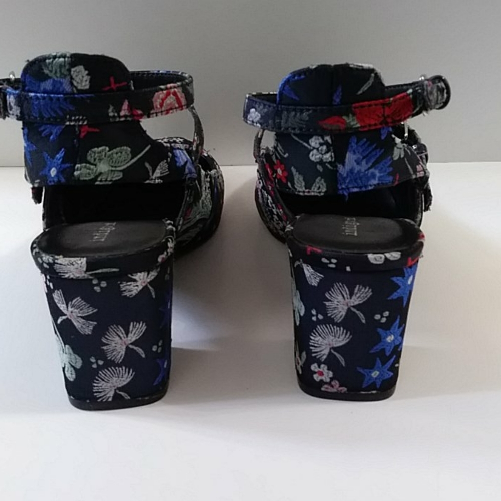 Indigo Rd. China shoes - Picture 4 of 8